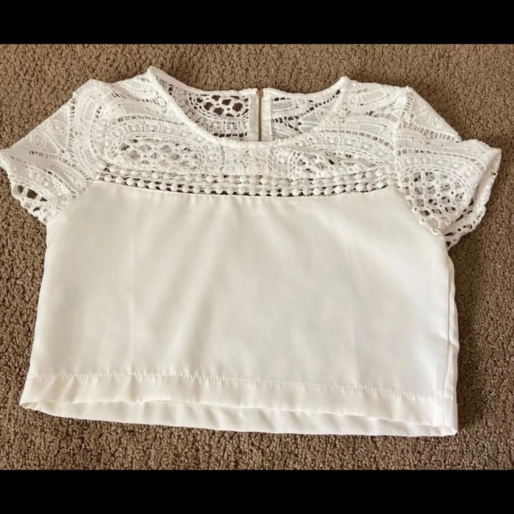 Cropped white shirt